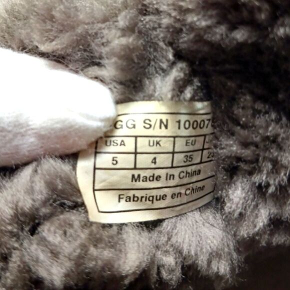 UGG Mini Bailey Button II Sheepskin Boots Booties in Grey. Woman's 5 - Picture 5 of 15